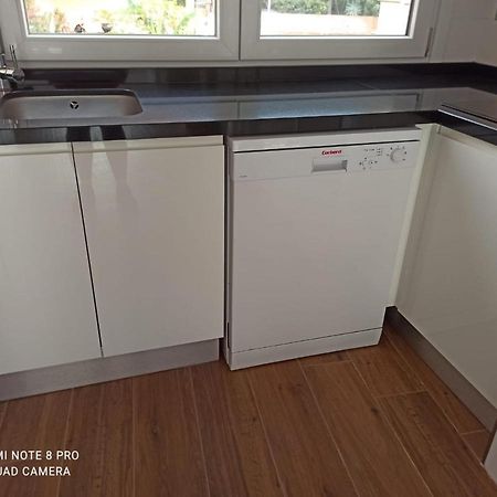 פואנגירולה Beautiful Apartment In Third Line Beach Boliches מראה חיצוני תמונה