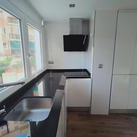 פואנגירולה Beautiful Apartment In Third Line Beach Boliches מראה חיצוני תמונה