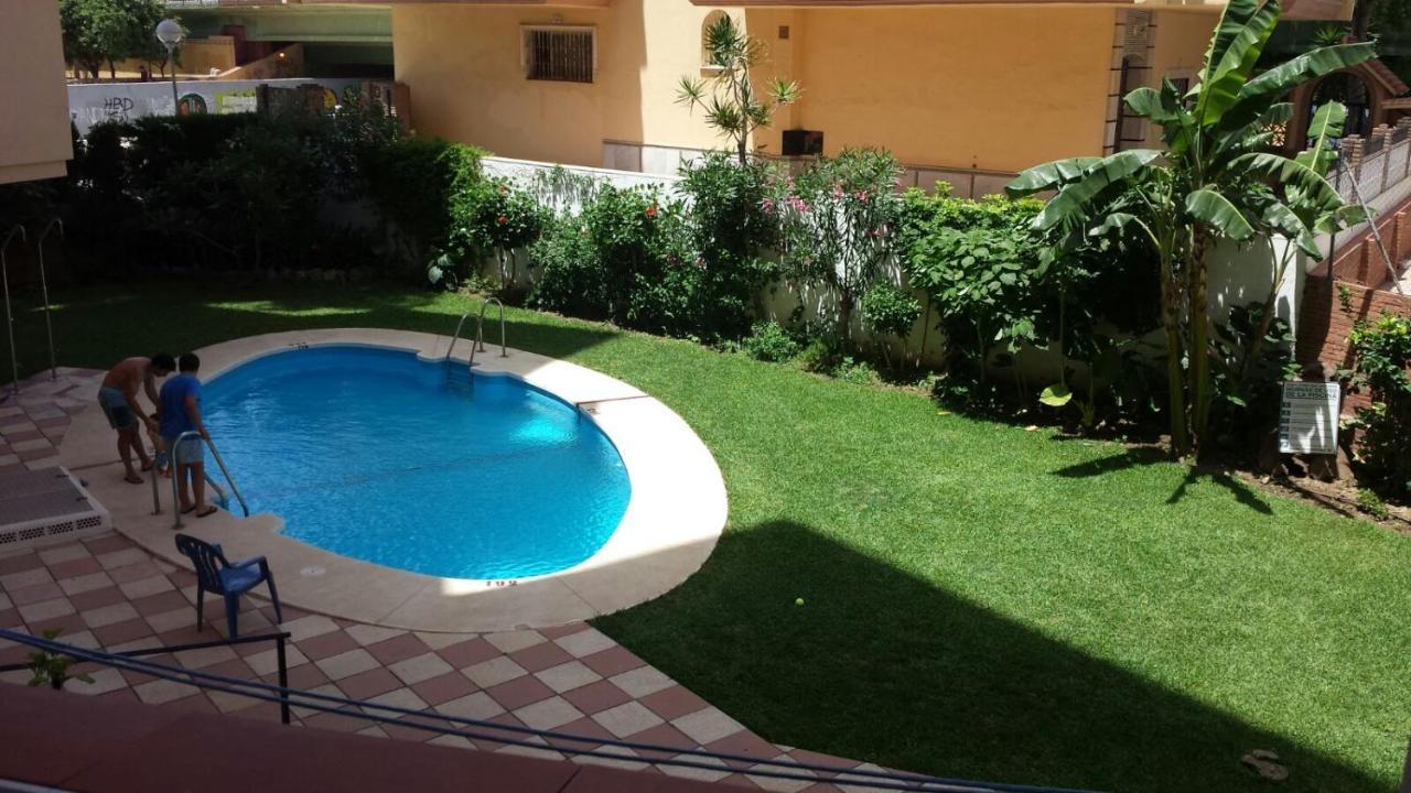 פואנגירולה Beautiful Apartment In Third Line Beach Boliches מראה חיצוני תמונה