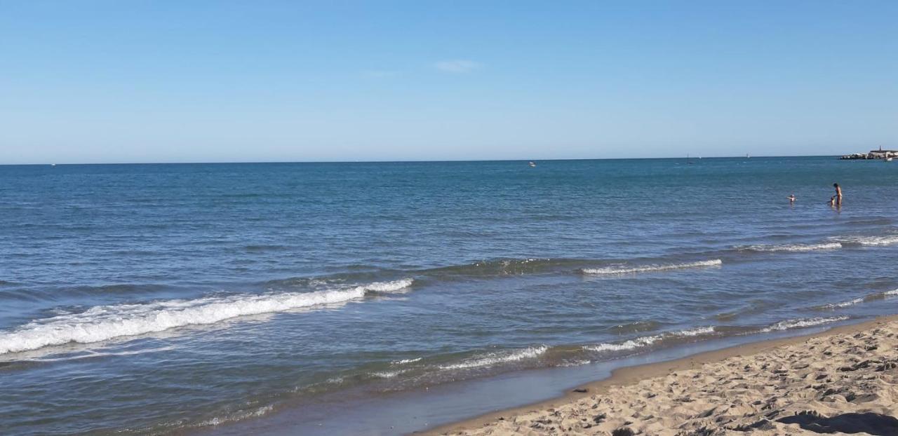 פואנגירולה Beautiful Apartment In Third Line Beach Boliches מראה חיצוני תמונה