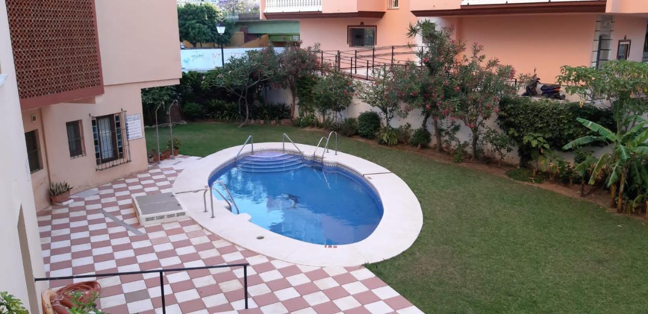פואנגירולה Beautiful Apartment In Third Line Beach Boliches מראה חיצוני תמונה