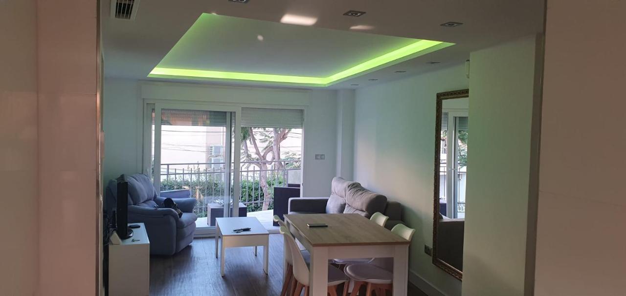 פואנגירולה Beautiful Apartment In Third Line Beach Boliches מראה חיצוני תמונה