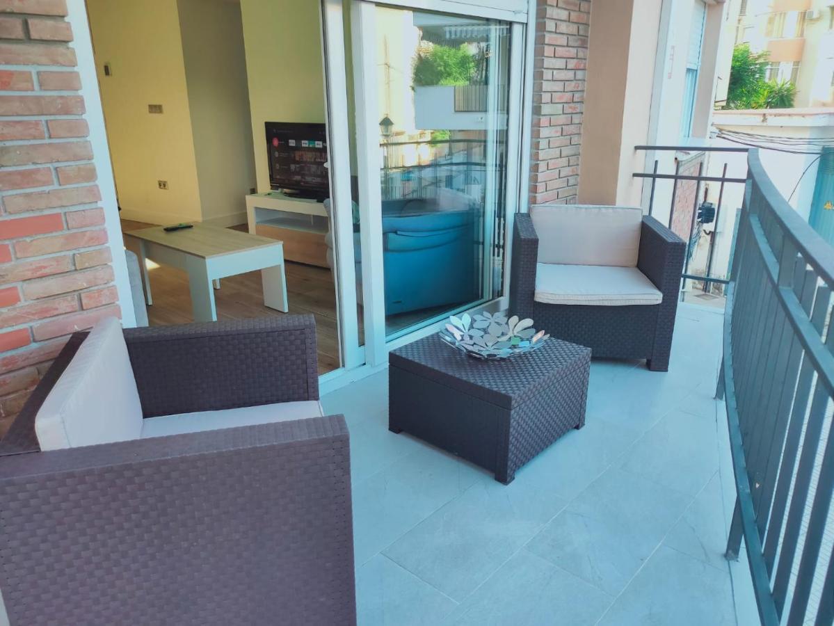 פואנגירולה Beautiful Apartment In Third Line Beach Boliches מראה חיצוני תמונה