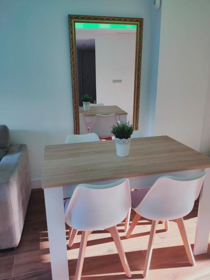 פואנגירולה Beautiful Apartment In Third Line Beach Boliches מראה חיצוני תמונה