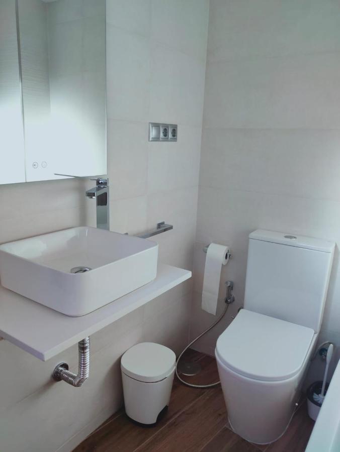 פואנגירולה Beautiful Apartment In Third Line Beach Boliches מראה חיצוני תמונה