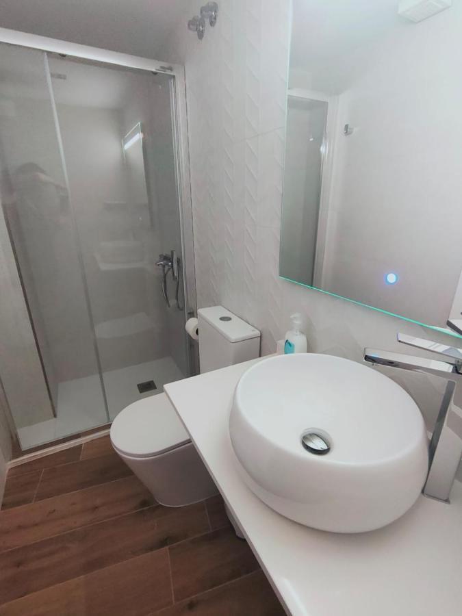 פואנגירולה Beautiful Apartment In Third Line Beach Boliches מראה חיצוני תמונה